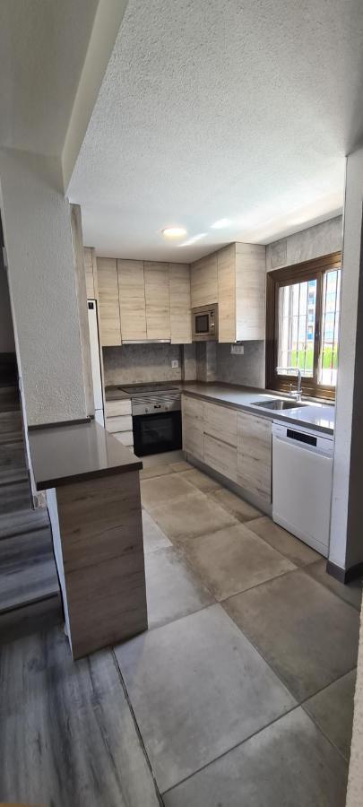 אל קאמפיו Atico Triplex Isla Verde מראה חיצוני תמונה